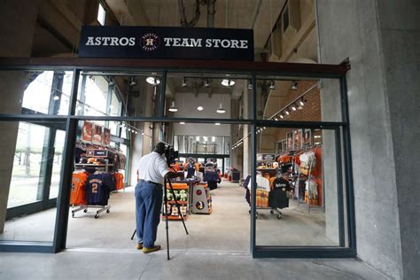 astros store at minute maid park hours